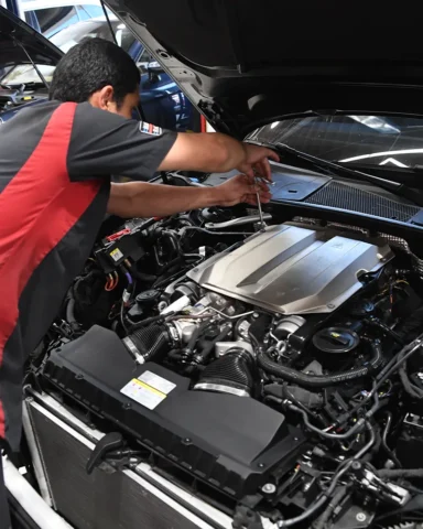 audi-engine-inspection Engine inspection process on Audi R8