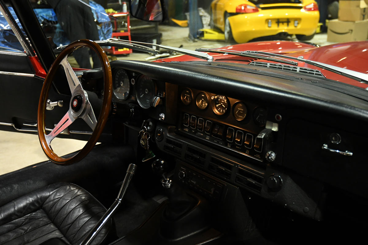 Jaguar E-Type interior dashboard before audio and sound deadening upgrade